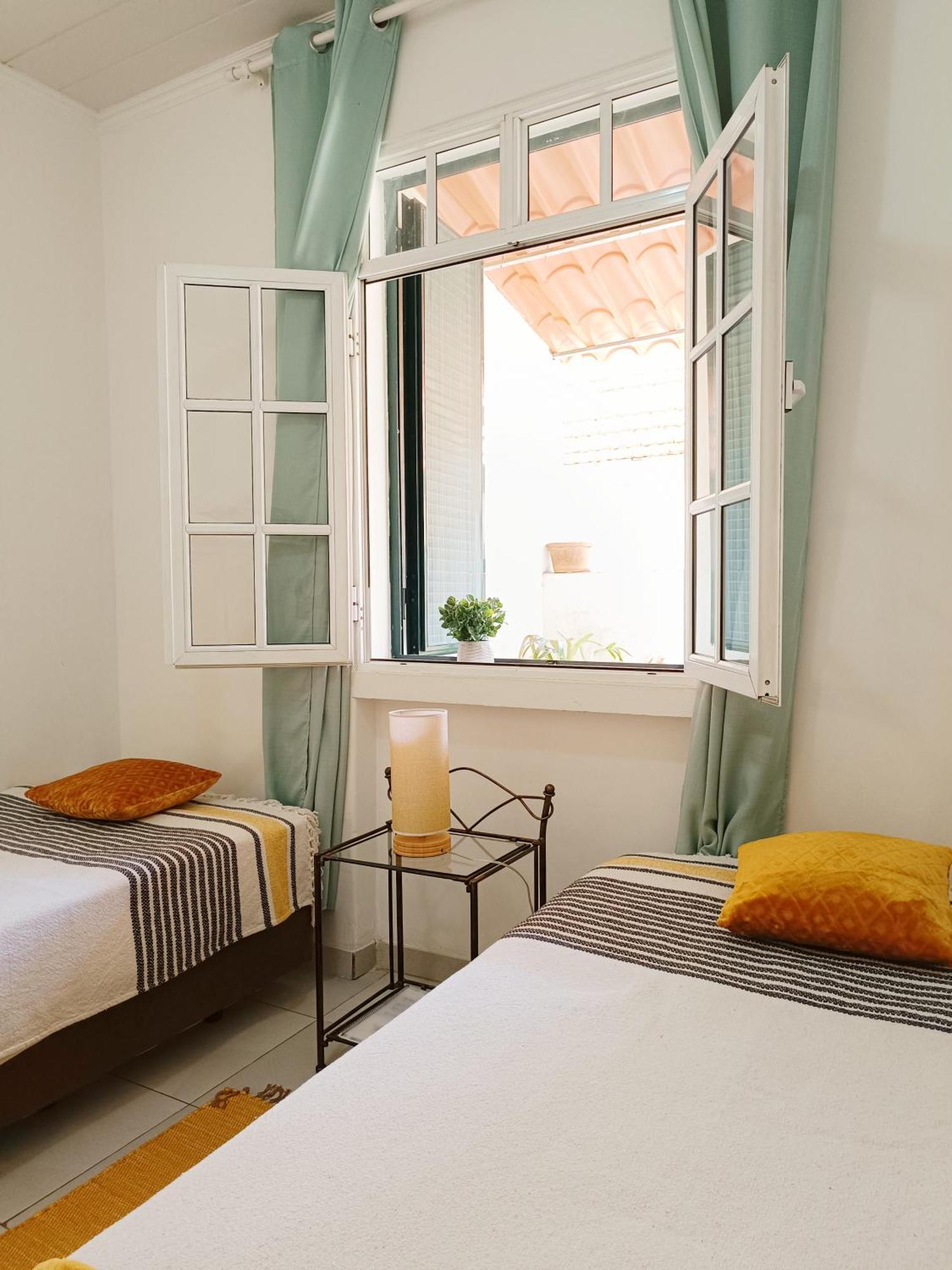 Home & Flower - Private Bedrooms Funchal Номер фото