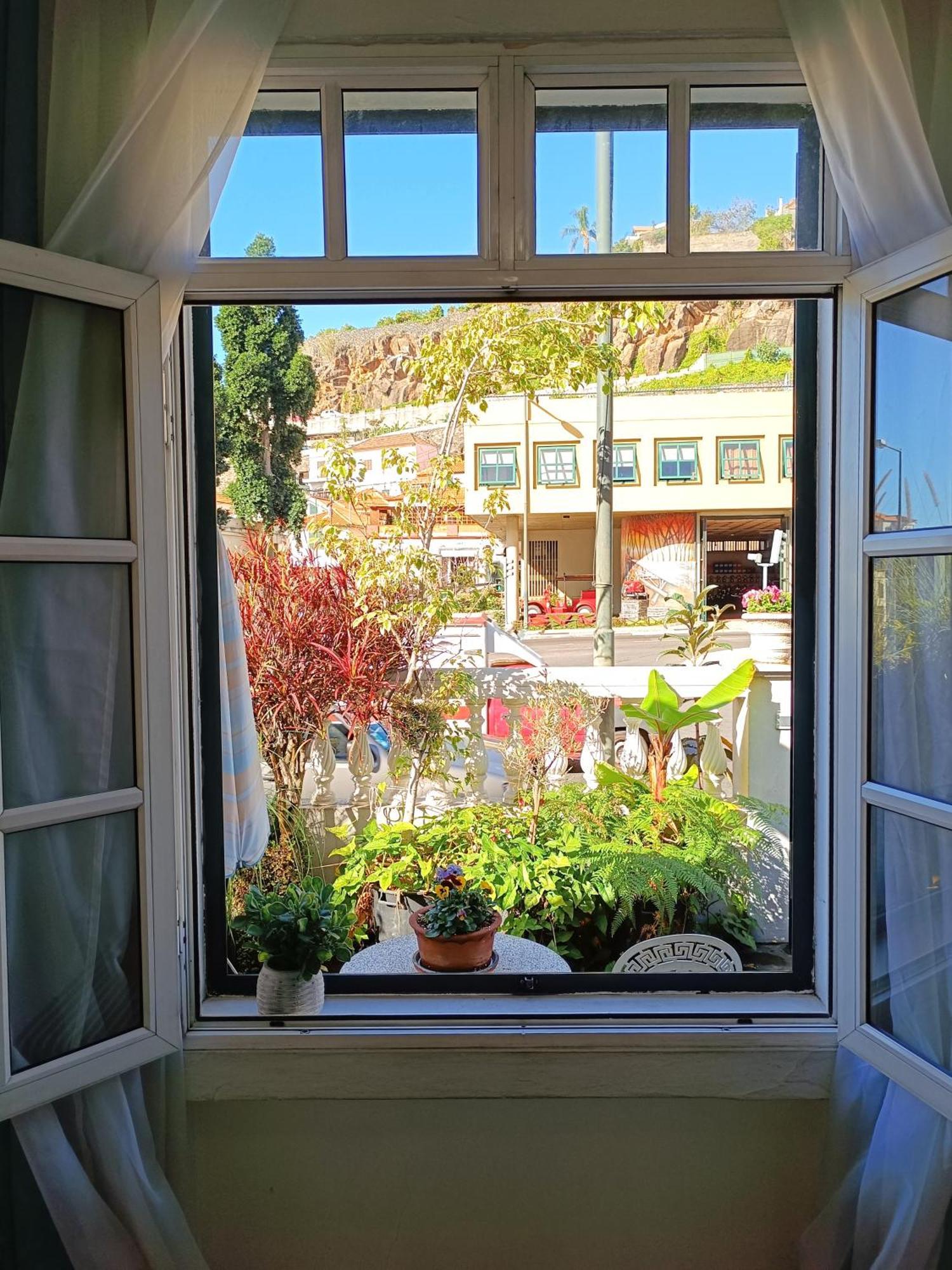 Home & Flower - Private Bedrooms Funchal Номер фото